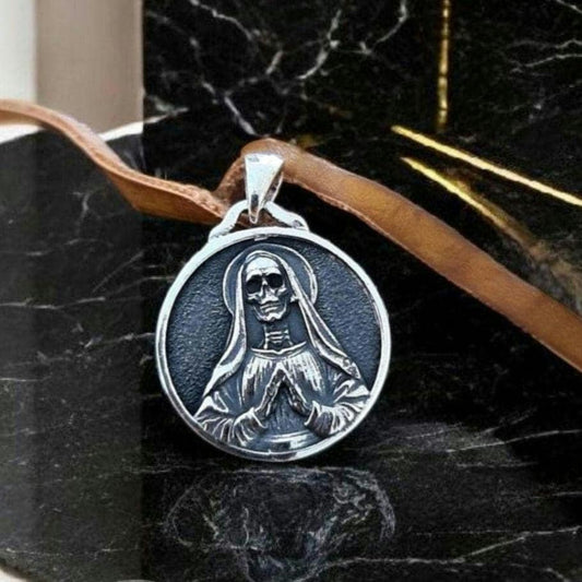 Santa Muerte Praying  Pendant : 925 Sterling Silver